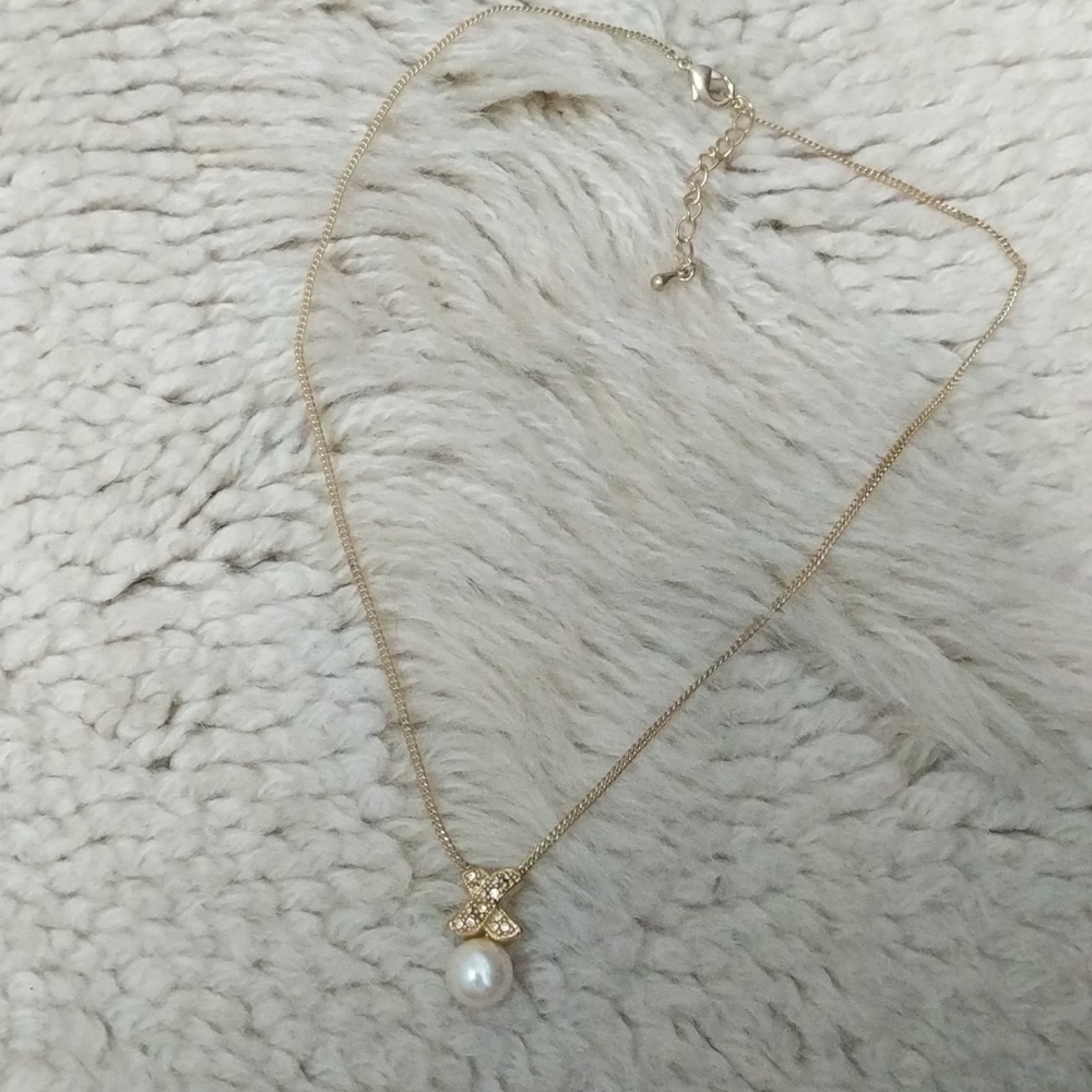 Pearl and rhinestone gold chain Necklace - Picture 2 of 5